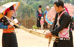 "Níu chân" du khách bằng cách nỗ lực lưu giữ tiếng khèn Mông