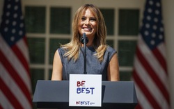 Thông điệp chia tay của bà Melania Trump: Cần nuôi dạy con cái tốt!