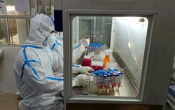 Thêm 34 ca nhiễm trong cộng đồng, lần đầu Việt Nam cấp phép sử dụng vaccine Covid-19 