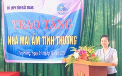 Bắc Giang: Phó Bí thư Thường trực Tỉnh ủy trao mái ấm và động viên phụ nữ đơn thân gặp khó khăn