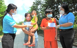 “Triệu phần quà san sẻ yêu thương” đến tỉnh Bình Dương