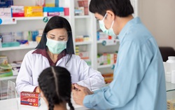 Dược sĩ và ‘túi thuốc yêu thương’ trong mùa dịch