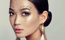 Thay diện mạo với mắt môi “biến ảo”