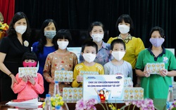 Vinamilk ủng hộ 10 tỷ đồng và góp 1 triệu ly sữa cho trẻ có hoàn cảnh khó khăn, bị ảnh hưởng bởi dịch Covid-19