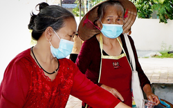 Những bà lão 8 năm đỏ lửa nấu cháo thiện nguyện