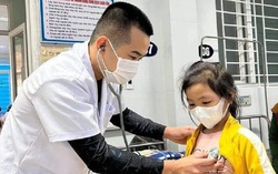 Bé gái 8 tuổi bị sốc phản vệ, phải nhập viện cấp cứu sau khi ăn mì tôm