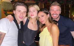 Con dâu nhà Beckham cột tóc bằng vải, thích diện đồ do mẹ chồng thiết kế