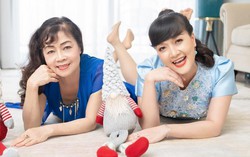 Vân Dung khoe ảnh tạo dáng nhí nhảnh bên mẹ