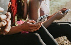 Mỹ: Phổ biến app định vị gia đình và vấn đề quyền riêng tư của con trẻ