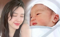 Quý tử nhà Bảo Thy vừa chào đời đã có góc nghiêng hút mắt