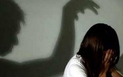 Nhân viên trường học bị tạm giữ hình sự vì dâm ô nữ sinh lớp 9