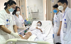 Nối lại cẳng chân đứt rời do bị máy cắt cỏ văng vào