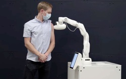 Robot tiêm chủng không dùng kim