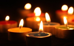 Tưởng niệm đồng bào tử vong do Covid-19: Xin hãy nhẹ nhàng thôi, đừng quá ồn ào!