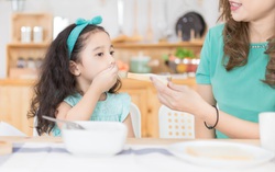 Lựa chọn dinh dưỡng giúp con có miễn dịch khỏe, tăng cân tốt