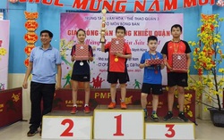 Vận động viên nhí tranh tài tại giải bóng bàn mừng xuân