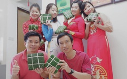 Cô gái Việt gói bánh chưng tặng đồng hương xa xứ ở Singapore