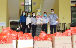 Hội LHPN tỉnh Bình Dương chúc Tết, tặng quà các nữ sinh viên đang cách ly tập trung
