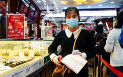 “Phố vàng” Hà Nội: "Tiệm khóc, tiệm cười" trong ngày vía Thần Tài