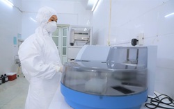 Phía sau lớp khẩu trang in hằn lên mặt là nhiệt huyết, sự tận tâm