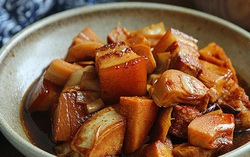 Cho thêm củ này, món ba chỉ kho sẽ hấp dẫn hơn nhiều