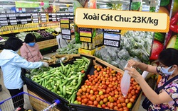 Giá hoa quả tại nhiều siêu thị giảm mạnh, xoài Cát Chu chỉ 23k/kg