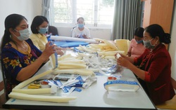 Phụ nữ Gia Lai gác thu hoạch mía xung phong tham gia dập dịch thần tốc
