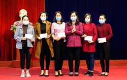 Yên Bái: Tặng quà hỗ trợ Tết cho 5 giáo viên có hoàn cảnh khó khăn