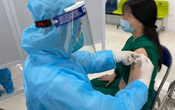 2 trường hợp phản ứng nặng sau khi tiêm vaccine ngừa Covid-19 AstraZeneca