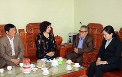 Hội LHPN Hà Nội: Thăm, động viên gia đình các nạn nhân trong vụ xe khách chở 19 hội viên phụ nữ bị lật