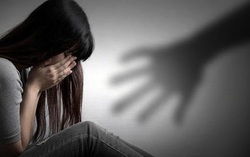 Mẹ đơn thân cần dạy con gái cách "bật công tắc SOS"