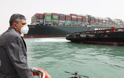 Cuộc giải cứu tàu Ever Given trên kênh Suez vẫn tiếp diễn