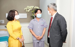 Bộ Y tế tặng bằng khen êkíp phẫu thuật thành công cho chàng trai bị bệnh hiếm