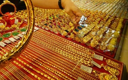 Phiên bắt đáy khiến vàng tăng mạnh trở lại, giá trong nước thoát hiểm ngưỡng dưới 54 triệu đồng