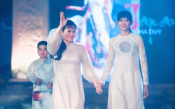 NSND Minh Hòa trình diễn áo dài Hà Duy