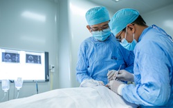 Phụ nữ đang mang thai cần thận trọng khi niềng răng