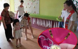Con mẫu giáo bị mất dây chuyền vàng, mẹ đòi kiểm tra bạn học liền bị cô giáo phản đối