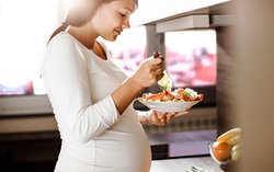 Bà bầu có 3 dấu hiệu này chứng tỏ thai đang phát triển rất nhanh