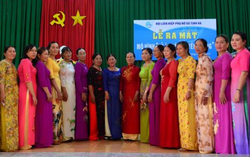Hội Phụ nữ xã lập "Tủ áo dài truyền thống" tặng chị em 