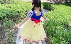 Con làm rách váy bạn, mẹ đòi bồi thường nhưng nghe giá tất cả phụ huynh dặn con tránh xa