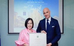 Bà chủ Vietnam's Next Top Model nhận Huân chương công trạng của Italy