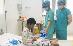 Cậu bé người Chăm hồi sinh nhờ quả thận của cha