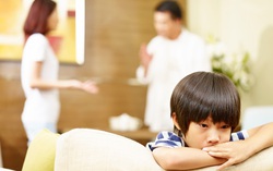 Mẹ stress vì chọn trường cho con vào lớp 1