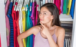 Bí quyết nhỏ, hiệu quả không nhỏ từ sắp xếp tủ quần áo theo 7 sắc cầu vồng