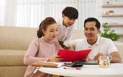 4 bài học dạy con tài chính và nguyên tắc “giảm kỳ vọng, tăng kỳ công”
