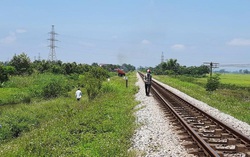 Vụ mẹ ôm xác con nằm trên đường tàu: Tạm giam người mẹ 