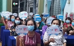 Bến Tre: Phát hành hơn 13.000 quạt tay mang thông điệp tuyên truyền về bầu cử