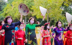 Phụ nữ Thủ đô "mặc áo dài - đeo khẩu trang - đi bầu cử"