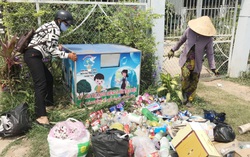 Đồng Tháp: Hỗ trợ hơn 560 phần quà, học bổng từ mô hình "Biến rác thải nhựa thành tiền"