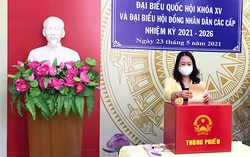 Phó Chủ tịch nước Võ Thị Ánh Xuân bỏ phiếu bầu cử tại An Giang